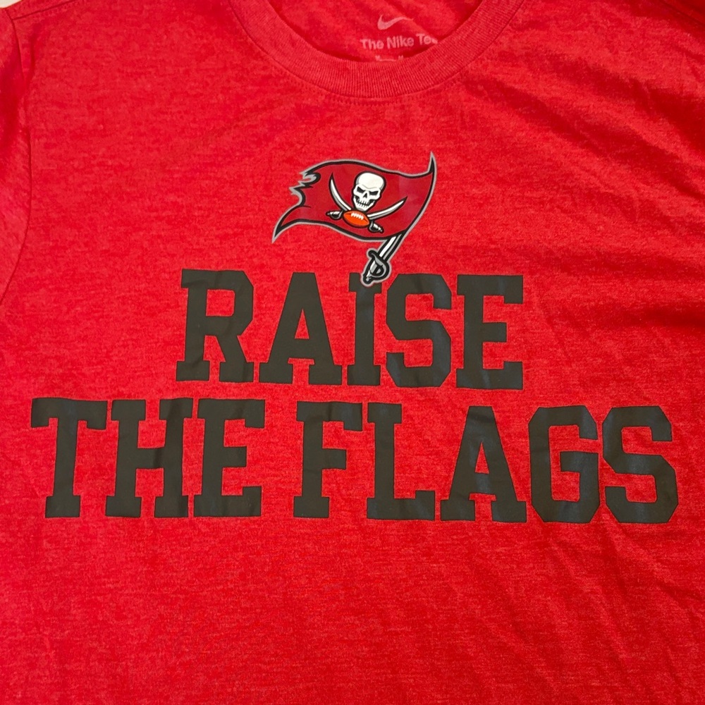 Nike Buccaneers Men’s Nike Tee - Picture 5 of 6